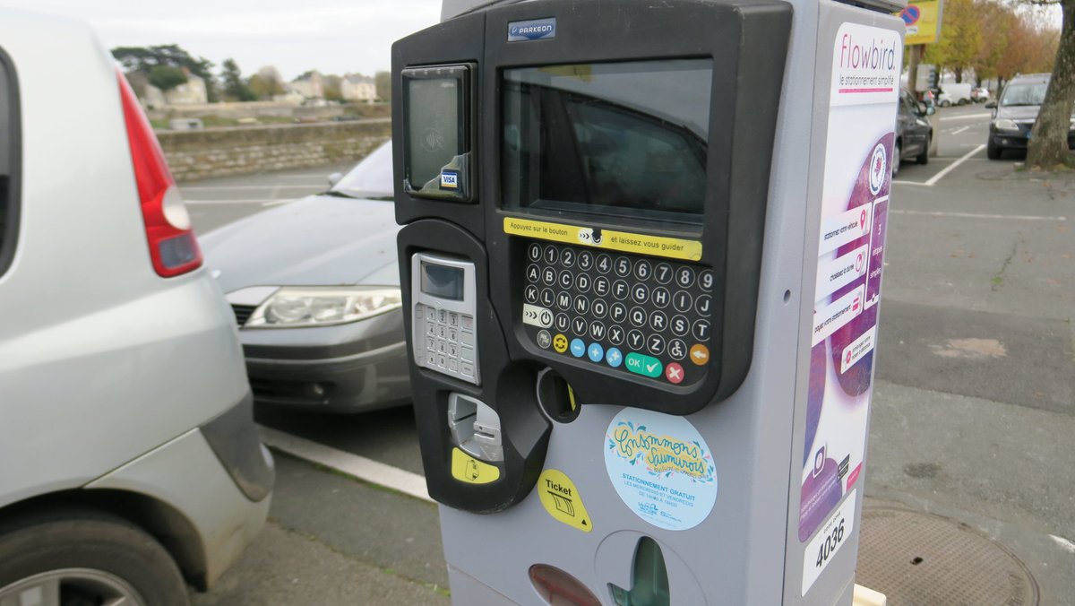 🛍 #ConsommonsSaumurois 🛍
Vous avez prévu de faire des achats à #Saumur demain ? Bonne nouvelle : le stationnement sera gratuit tout l'après-midi ! 🚗 Toutes les mesures prises pour la réouverture des commerces ici 👉 https://t.co/bXZM2O28G5 https://t.co/9pPqCtDz6J