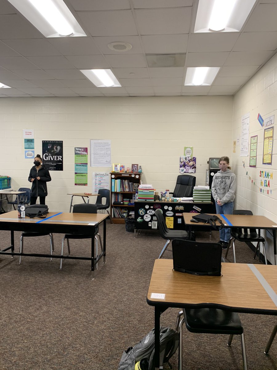 MrsAmyTeague's tweet photo. When the internet is down at school, we take our digital anticipation guide back to an old favorite round of For Corners. #modify&amp;adjust @INC_PB @kmmpmavid @KMMPMPanthers @jwestmor8 https://t.co/RrSvsqF4St