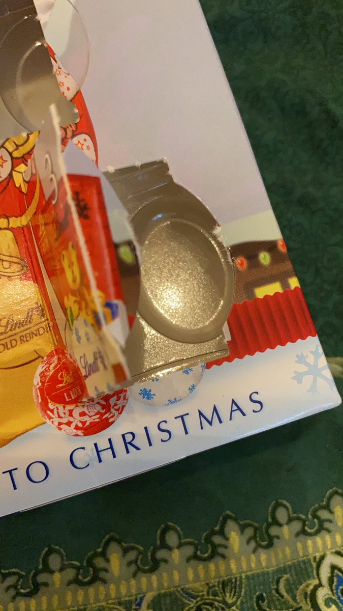 Well this sums up 2020, opening day 3 of your <a href="/LindtUK/">Lindt UK</a> advent calendar to find it empty.... 😭 heartbroken. Christmas is ruined 😛