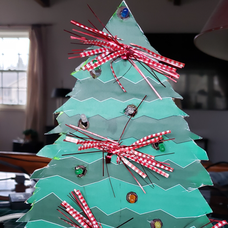 MakeProjects_'s tweet image. Feeling Festive and Safe?  Check out this project. qoo.ly/39i46d #makeprojects