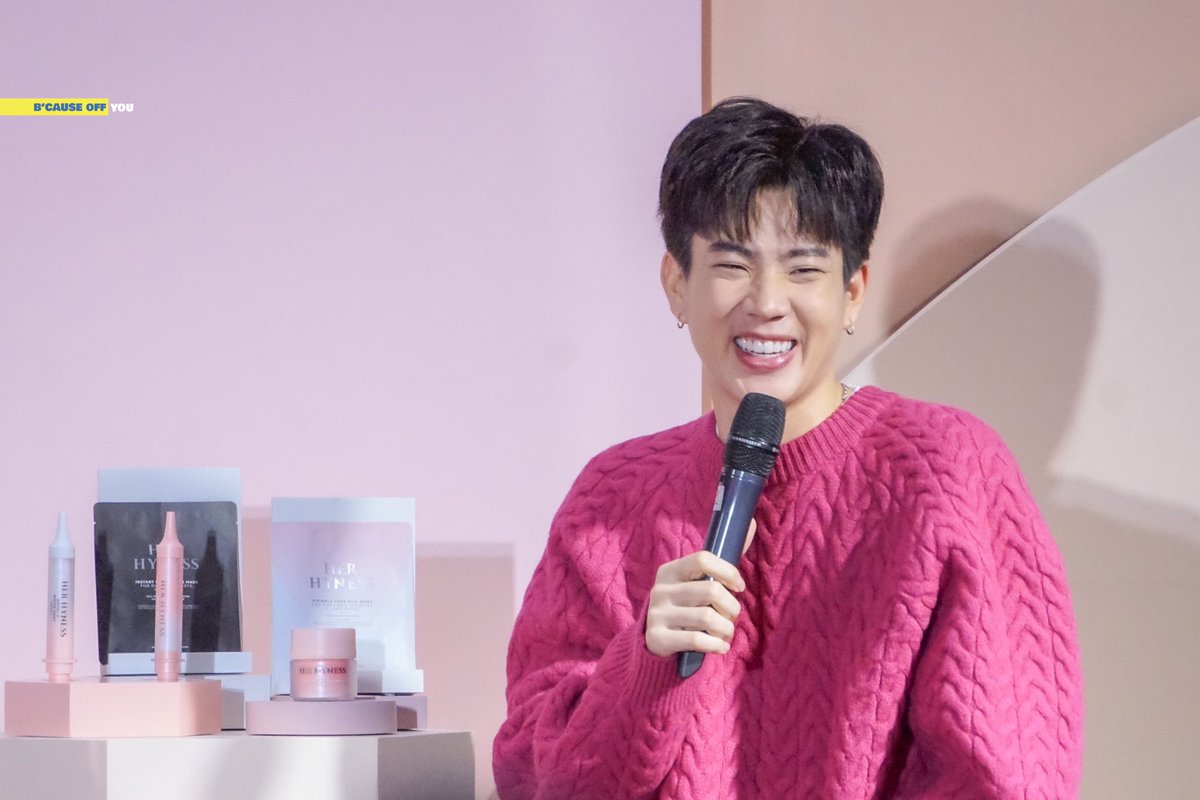 bcauseOFFyou's tweet photo. 02.12.2020 @off_tumcial at HerHyness event

นั่งปุ๊บตัวหดเหลือ2เซน 🥺

#ออฟจุมพล
#HerHynessXOff
#CleanBeauty
#FreeYourSkin https://t.co/EfwRyOng5L
