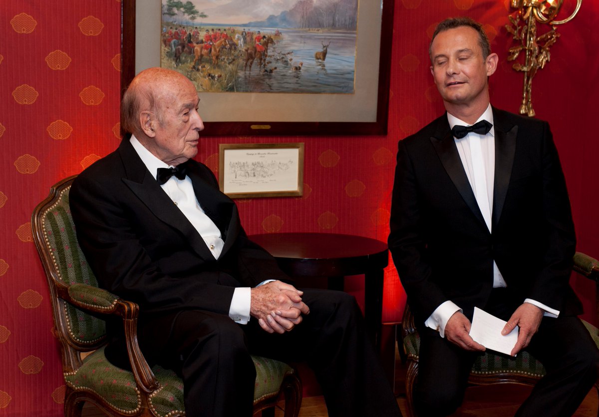 #Giscard <a href="/CleMontherlant/">Cercle Montherlant</a> <a href="/R_Bachelot/">Roselyne Bachelot</a> <a href="/AcadBeauxarts/">Académie des beaux-arts</a> 
hommage à notre membre d'honneur du Cercle Montherlant : Europe ou comment évoluer vers un directoire efficace ? quelle belle complicité ! Merci Monsieur le #Président