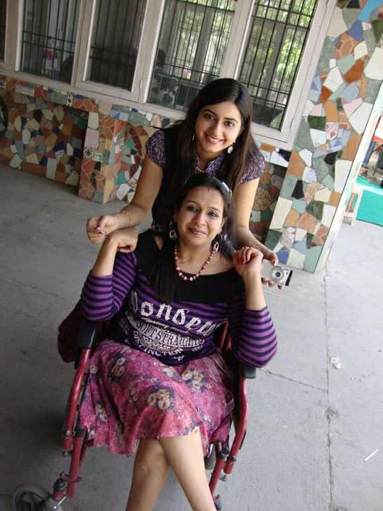 ManuGulati11's tweet photo. Polio afflicted-she was on wheel chair when I met her 25 years back in school.

People said-अपाहिज है बेचारी।क्या करेगी

@ReemaAggarwal12 overcame all this बेचारगी with her strong will.

On #WorldDisabilityDay, I urge you to support specially abled people.
Encourage them💕

#IDPD https://t.co/qffa5wlzMp