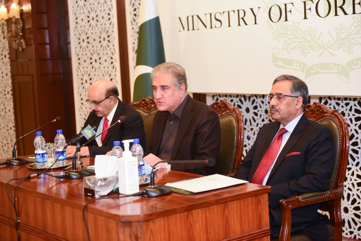 TeamSMQ's tweet photo. وزیر خارجہ مخدوم شاہ محمود قریشی کی او آئی سی ممبر ممالک کے سفراء کو او آئی سی وزرائے خارجہ کونسل کے سنتالیسویں اجلاس کے حوالے سے وزارتِ خارجہ میں بریفنگ. https://t.co/ubhTwqSTKu