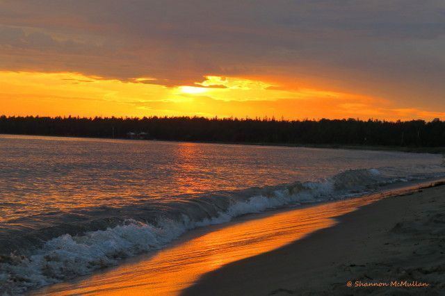 Providence Bay Beach at sunset on beautiful Manitoulin Island. #manitoulinmagic #travel #discoverON #sunsets https://t.co/G4sLn9Hq7e