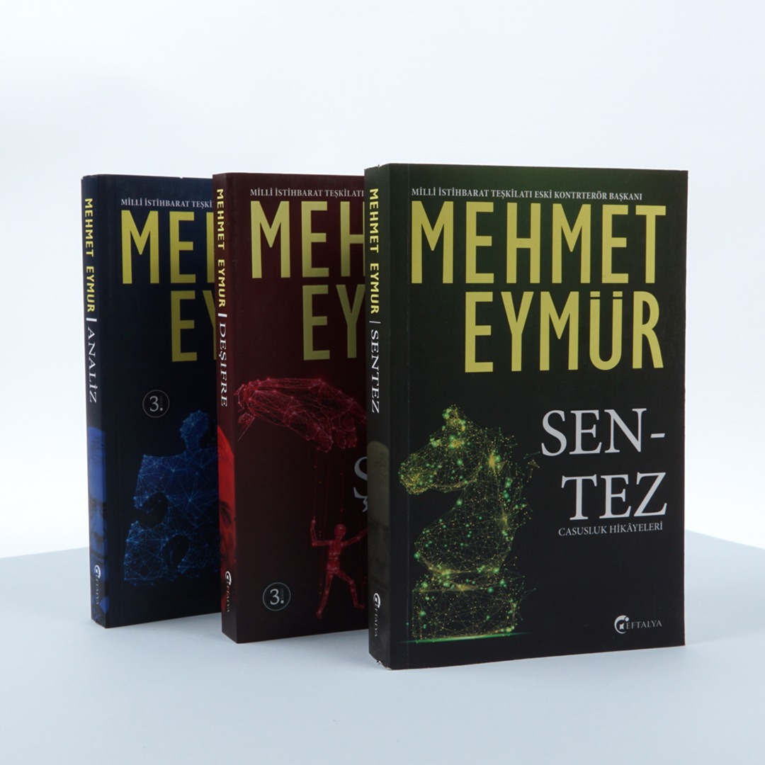 Mehmet Eymür, Milli İstihbarat Teşkilatı'nda (MİT) geçirdiği 33 yıllık meslek hayatı boyunca edindiği bilgi ve birikimlerden istifade ederek kaleme aldığı bu kitapla sizi casusların gizemli dünyasına davet ediyor.

<a href="/MehmetEymur/">Mehmet Eymür</a>

İncelemek İçin Tıklayınız: butikkitap.com/yazar/mehmet-e…