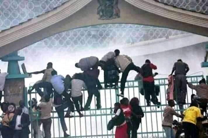 SirMakori_Orina's tweet photo. #FeesMustFall
The Mutyambai Boys must Stock enough TEARGAS and Pepper Spray. It's going to be business unusual until University Fees Falls and HELB is made a Grant and is trippled. Comrades will turn University Way into a SOCCER FIELD! https://t.co/n0xKKzdQsf