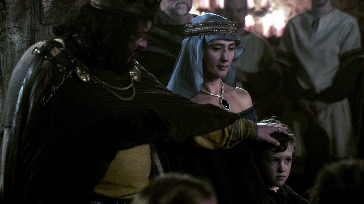 IvanKayeFans's tweet photo. Starting with a #bonuspost: King Aelle looking at &amp; introducing his son (&amp; wife) to the #Vikings in S1.👑 It's unfortunate that we haven't seen him love &amp; grieve as he was a family man. But Ivan has shared quite a bit in our upcoming interview.😊
.
#IvanKaye #ThrowbackThursday https://t.co/MdiqRKzL0h