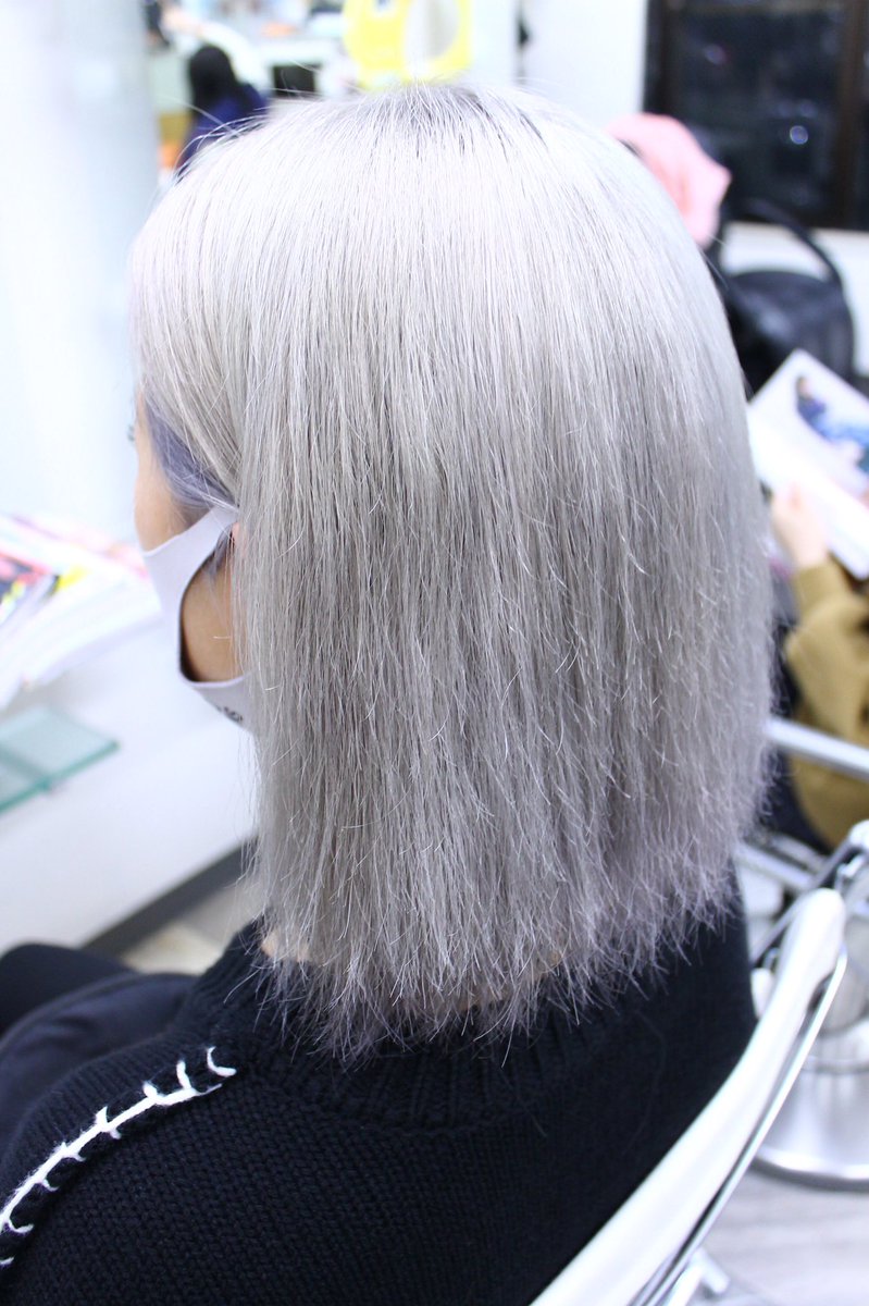 ストロベリーロックス 赤羽カラー専門店 本日のヘアカラー ハイトーンのホワイトシルバー ホワイト系は男女共に人気のカラーだけどハードルが高い分やりたくてもなかなか出来ない人も ホワイトブリーチ2回からの黄味を抑えてもう一度色を入れて完成 ストロベリーロックス 赤羽カラー専門店 本日のヘアカラー ハイトーンのホワイトシルバー ホワイト系は男女共に人気のカラーだけどハードルが高い分やりたくてもなかなか出来ない人も ホワイトブリーチ2回からの黄味を抑えてもう一度色を入れて完成