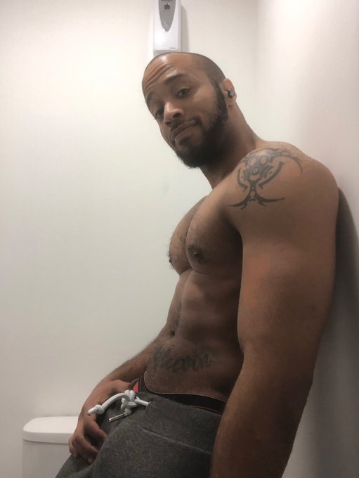 Happy the gyms are back open and I can give these double d’s the attention they deserve. ? https://t