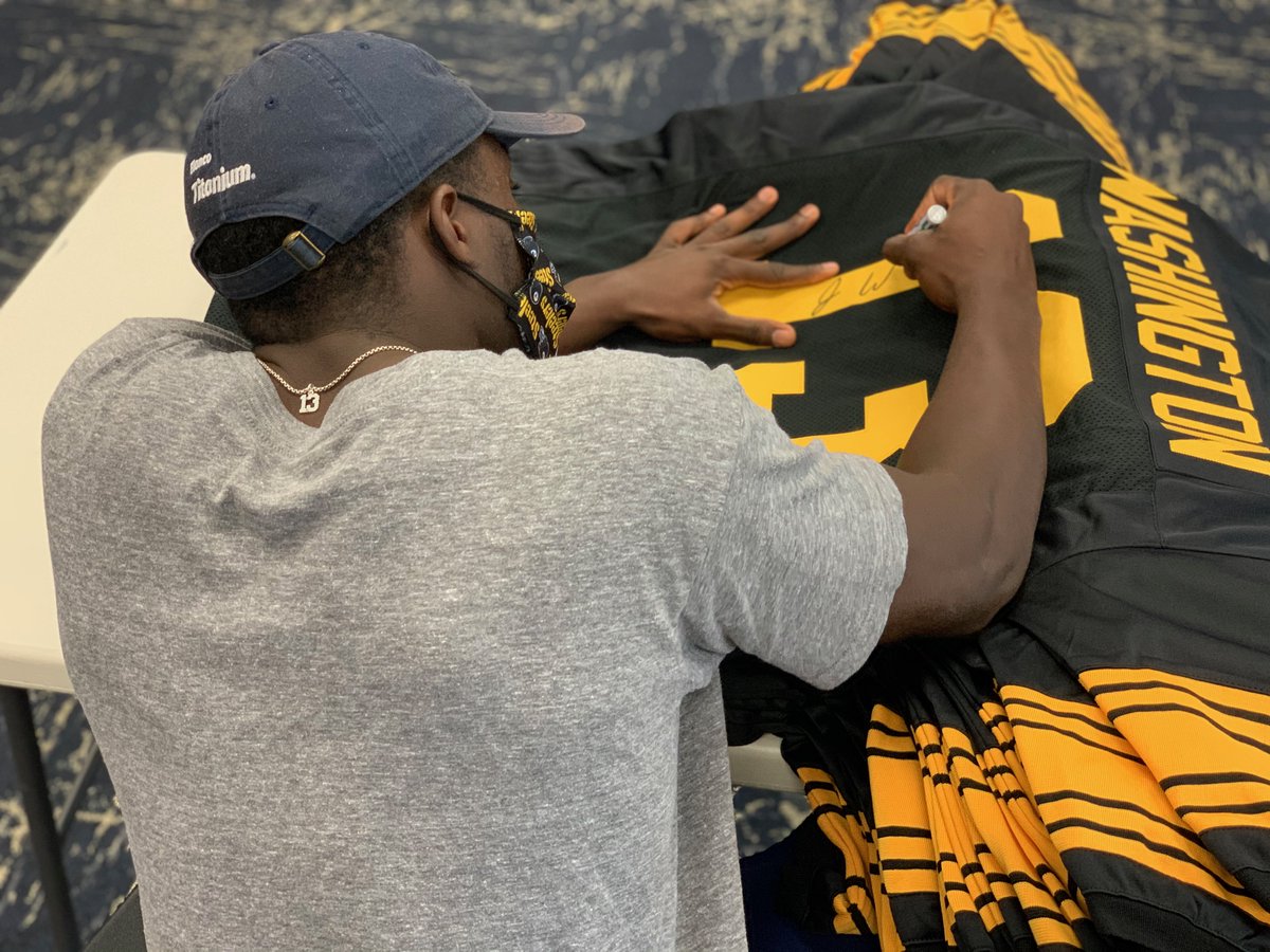 TotalSportsEnt's tweet image. TSE 21 Days of Giveaways: Day #3

Retweet this tweet AND follow us for a chance to win a @JamesWashington autographed jersey!

We'll pick a winner tomorrow!

Good luck!