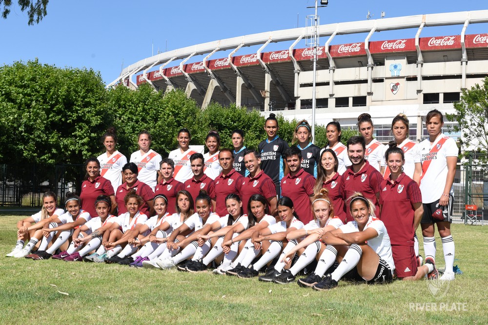 ⚽️DÍA DE LA FUTBOLISTA🐔
.
👉El lunes el Senado oficializó el 21 de agosto como el Día de la Futbolista en Argentina. Esto se remonta a 1971, cuando aquel día nuestra Selección Nacional obtuvo su primera victoria en un Mundial. Fue 4-1 frente a Inglaterra (Elba Selva x4).