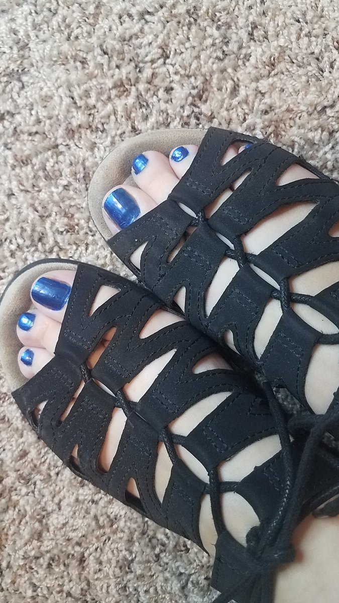 FeetByJesseka's tweet photo. Last pic with blue nails. Getting ready to make a video of painting my nails. Gonna have you choose my next color!
#feetfetish #feetlover #footqueen #beautifulfeet #Feet #footgoddess #feetcontent #footfetısh #feetpicsforsale #feetworship #toelover #toesandsoles #feetforsale https://t.co/wt3hmjkvKb