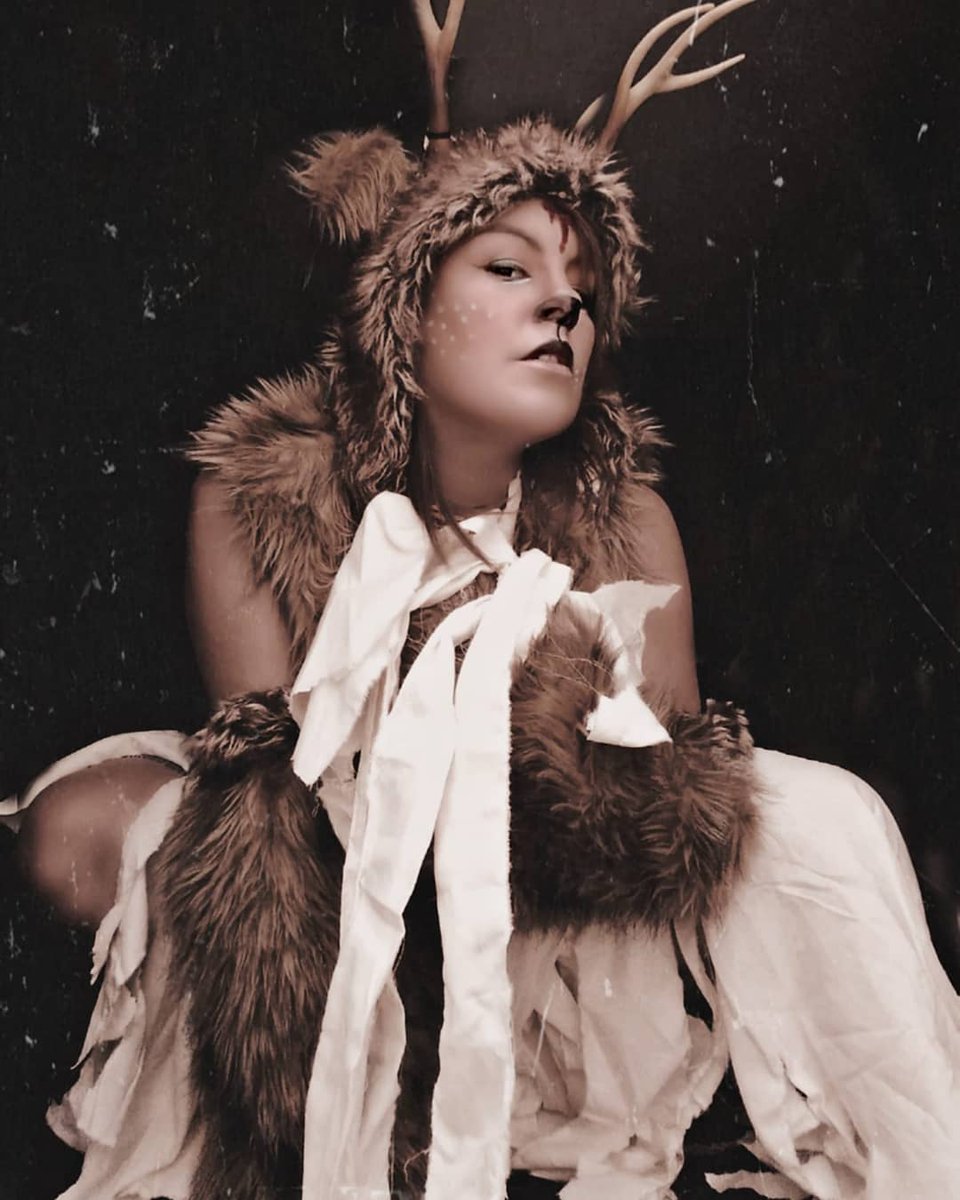 art_infectious's tweet photo. #infectiousartphotography #deer #deercosplay #fxmakeup #fur #imadethis #diycostume #photoshoot #selfie #blood #hunted #gotme #horns #deerhorns #creepy #deermakeup
https://t.co/ABCKbbduiJ https://t.co/H6wcm91rnp