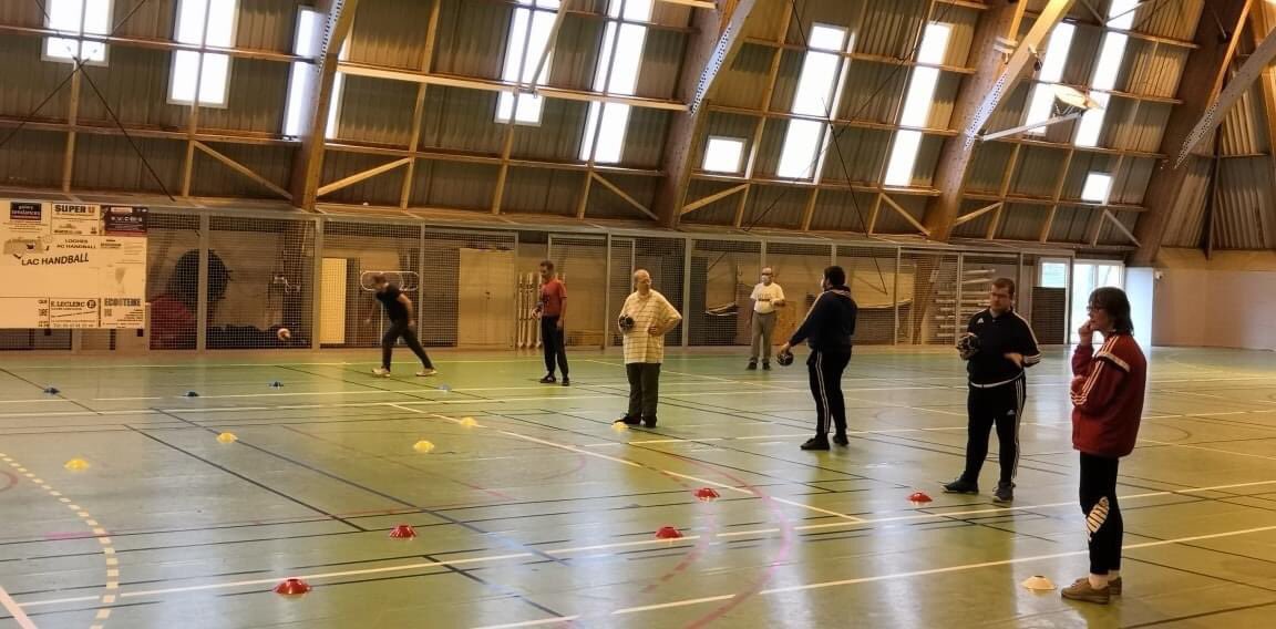 ESVIHB's tweet photo. [HAND ADAPTÉ]⚫️⚪️
En cette journée internationale des personnes handicapées, focus sur nos licencié(e)s Hand adapté de l’ESAT de LOCHES  ! 💪 Notre salarié Kevin Brisson intervient à LOCHES tous les mardis 
#ESVIHB #HANDADAPTE #OnEstTousHandballeurs https://t.co/DOPKFXuNLT