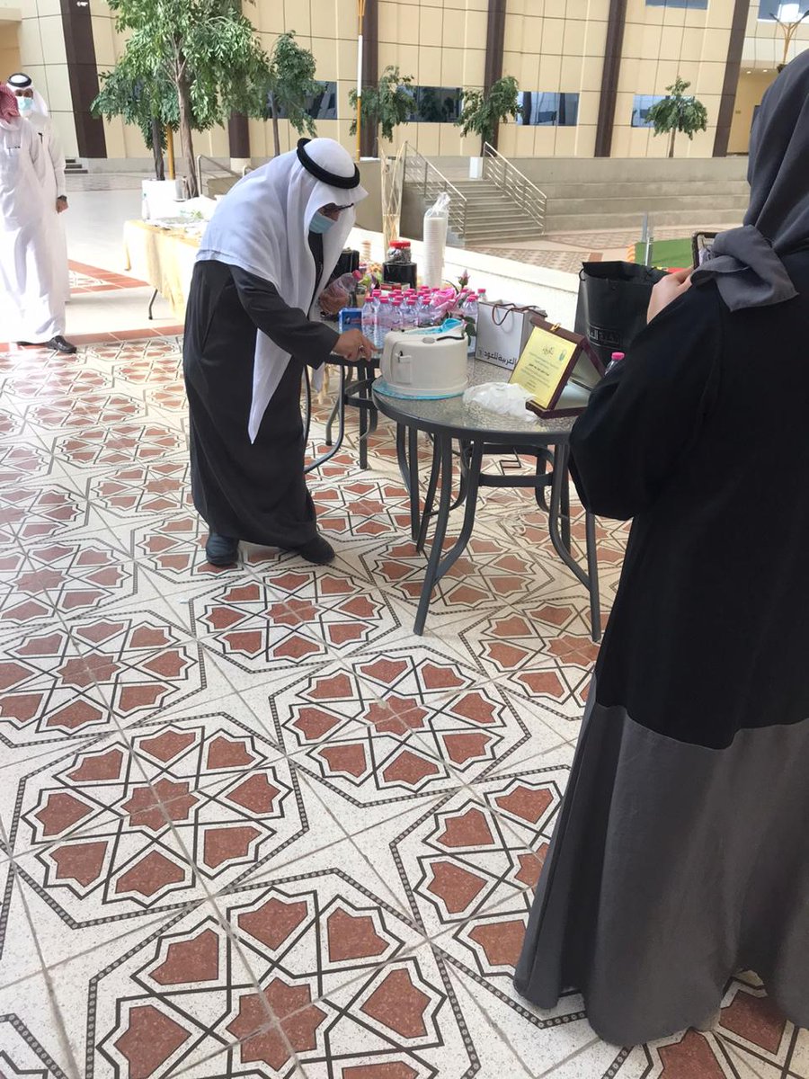 HSci_College's tweet photo. في أجواء أخوية احتفلت أسرة #كلية_العلوم_الصحية_والتمريض اليوم بأحد أعمدة تأسيسها سعادة الدكتور/أبوبكر الطبيقي 

مودعاً أبناءه منسوبي الكلية وطلبتها بقوله "في أي وقت لا تترددوا بالإتصال عليّ، وسأكون سعيداً بخدمتكم، ولكن حان الوقت لأستمتع في حياتي بلا التزامات عمل"
راجين له التوفيق https://t.co/9ovM0dJKfz