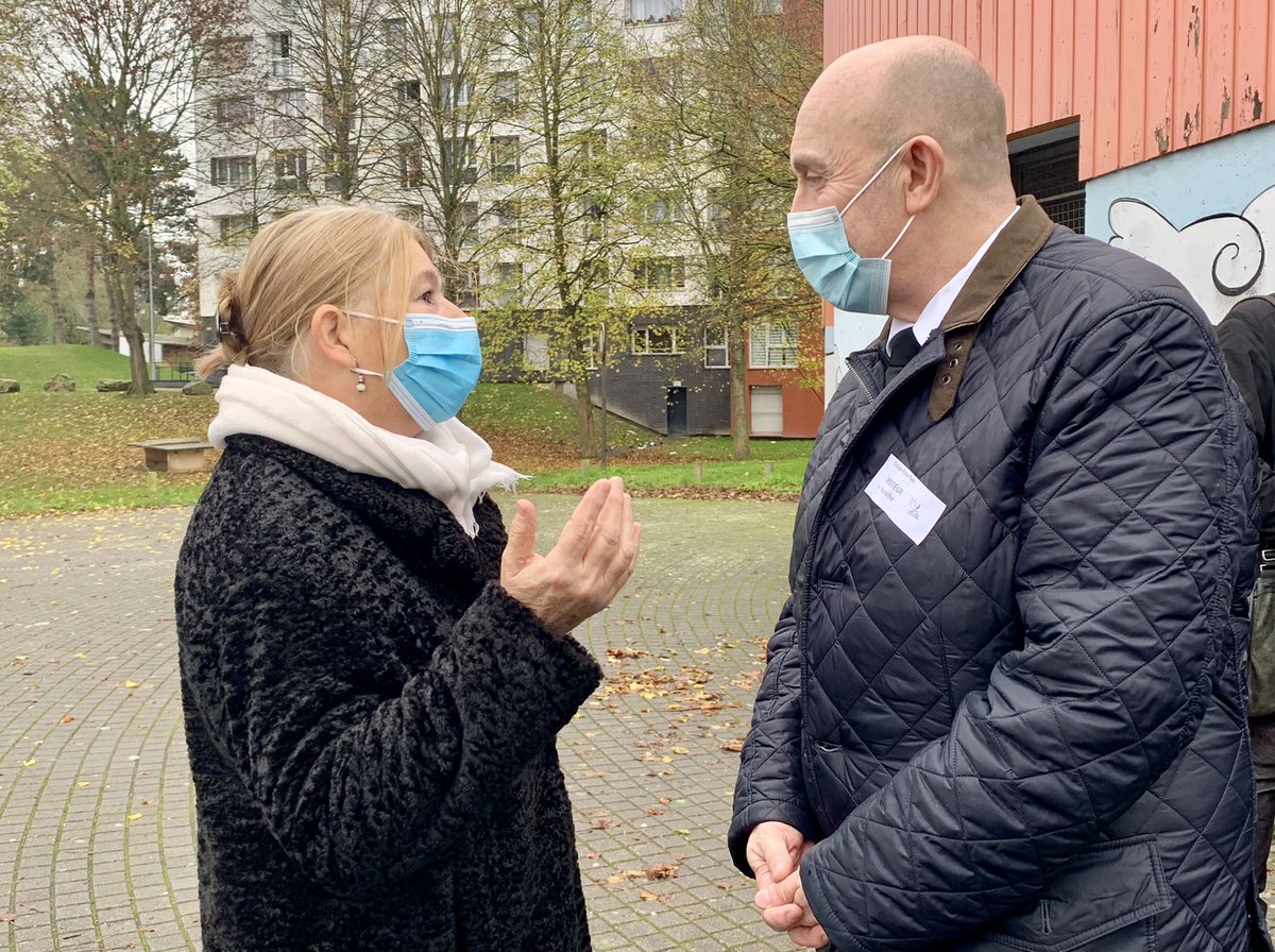 SHaussoulier's tweet photo. Avec ma Vice-présidente Françoise Maille-Barbare et Dolorès Esteban, élue du canton, réunion ce matin au #collège Rosa Parks d’#Amiens. Je partage leur impatience : j’ai décidé du lancement, par le Département @Somme_fr, des futurs #travaux de #réhabilitation de l’établissement. https://t.co/T8Cn0nFj0T
