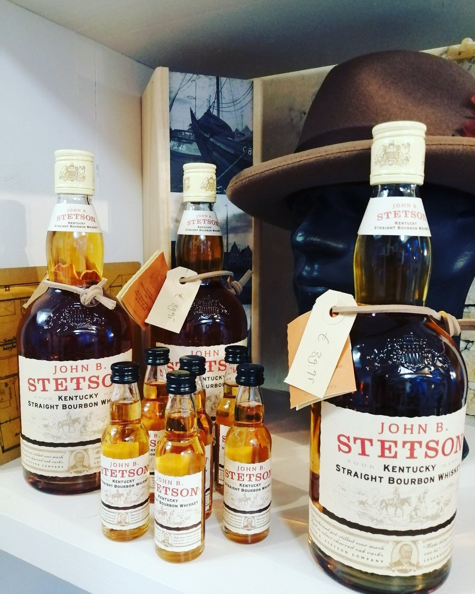 VanNuyen's tweet photo. Er is weer voorraad!

John B. Stetson bourbon Whiskey

Groot € 39.95
Klein  € 5.95

#schoenkadootjes #makkum #stetson #sint #piet https://t.co/fzcvU3Knkr
