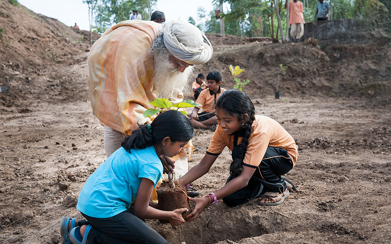 SadhguruJV's tweet image. If we have any love for our children, we have to leave our soil and water in a better condition than they are now. #SadhguruQuotes #WorldSoilDay
