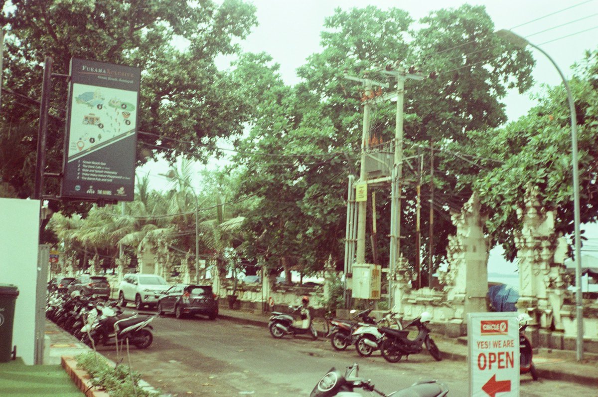 whatshesees's tweet photo. pulang. https://t.co/sKfvsnpfWJ