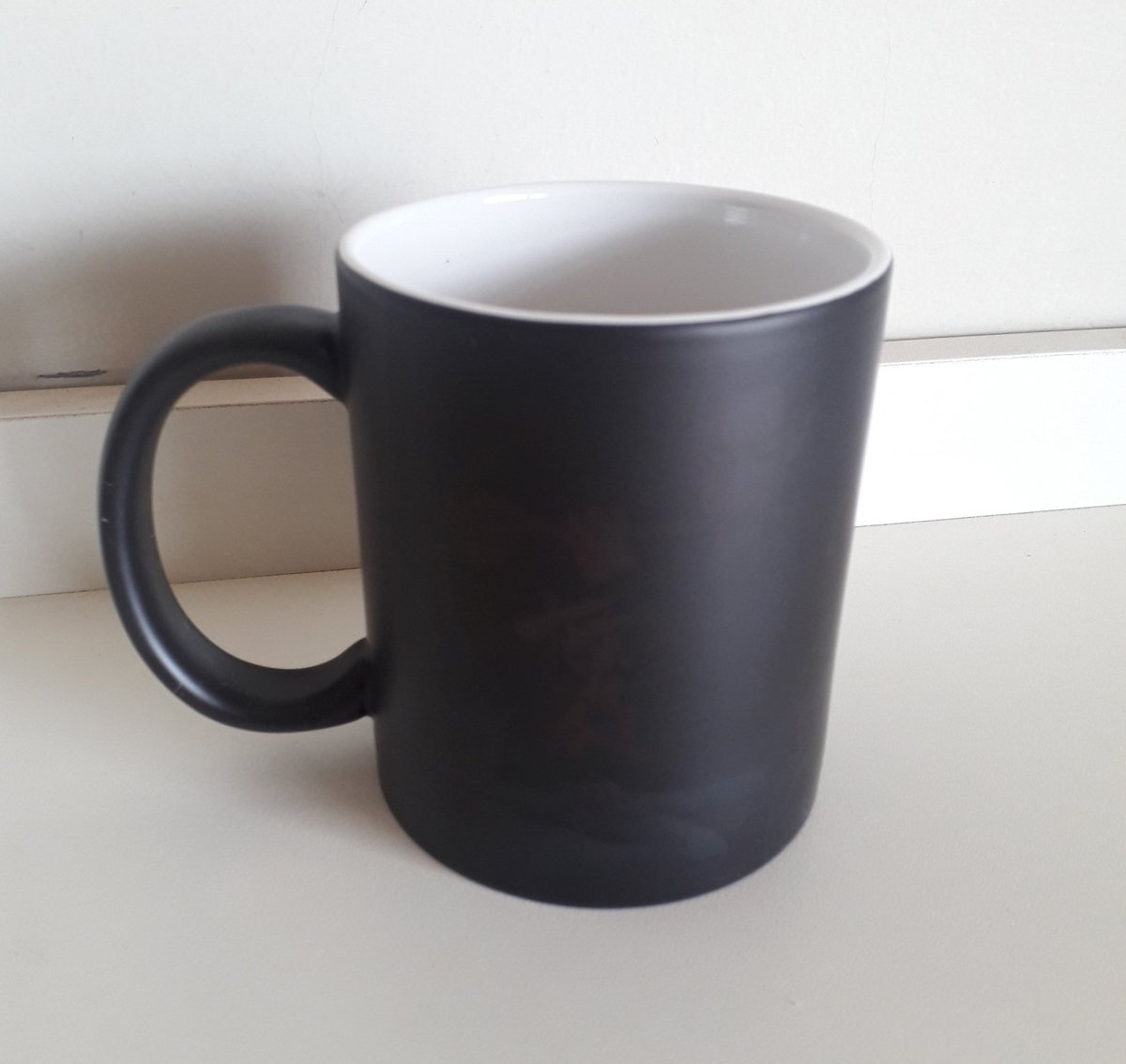 hipananiro's tweet photo. Solteiro valendo uma caneca mágica de The Untamed ☕💙❤

Para participar do sorteio basta dar like, rt e marcar um @ (não precisa seguir nenhuma conta).

O resultado do sorteio sairá dia 7 de dezembro por meio de retweet citado. https://t.co/jJoGtFPNXh