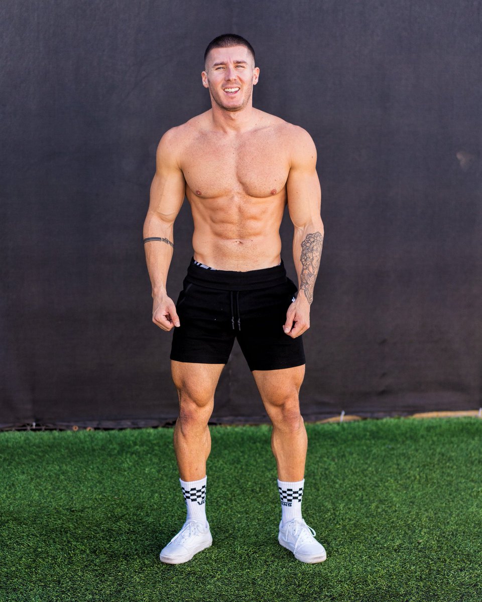 NimaiDelgado's tweet photo. Not bad for a protein deficient vegan. https://t.co/rhAwHevuz7