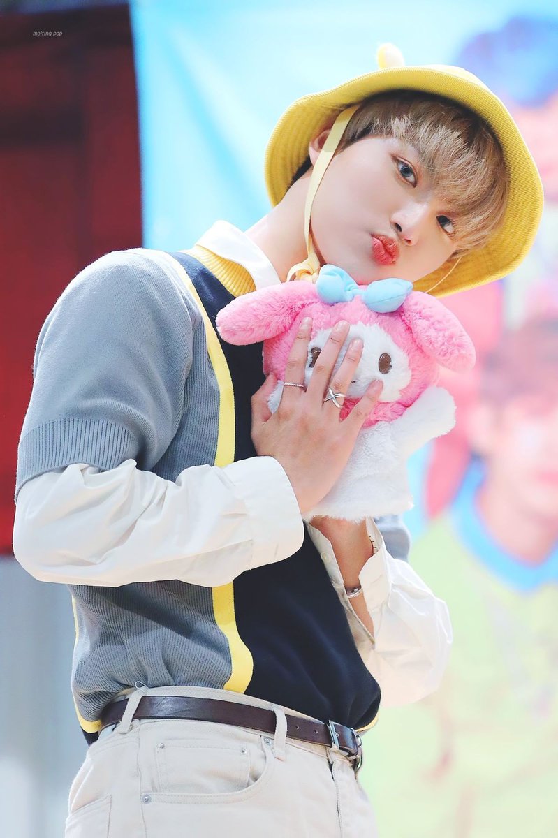 seonghwa as black cat : a short thread