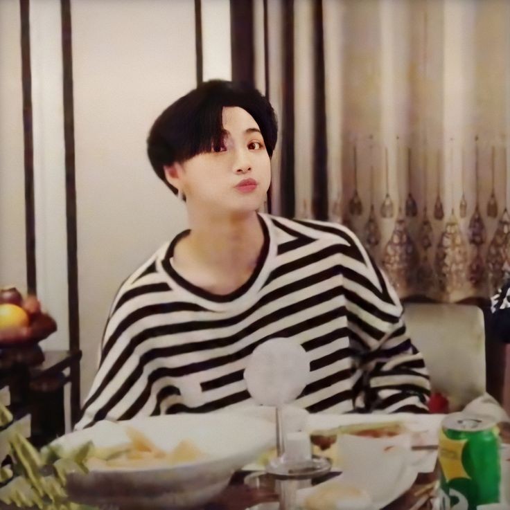 seonghwa as black cat : a short thread