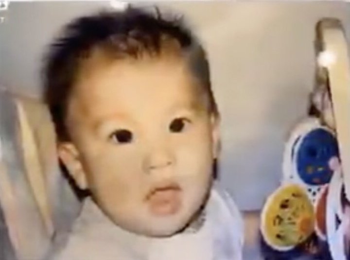 gulf as a baby, but as you scroll down you watch him grow up,; a threadHappy Birthday  @gulfkanawut! ♡  #gulfkanawut