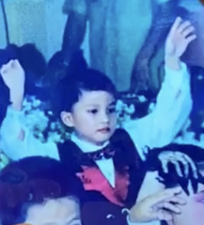 gulf as a baby, but as you scroll down you watch him grow up,; a threadHappy Birthday  @gulfkanawut! ♡  #gulfkanawut