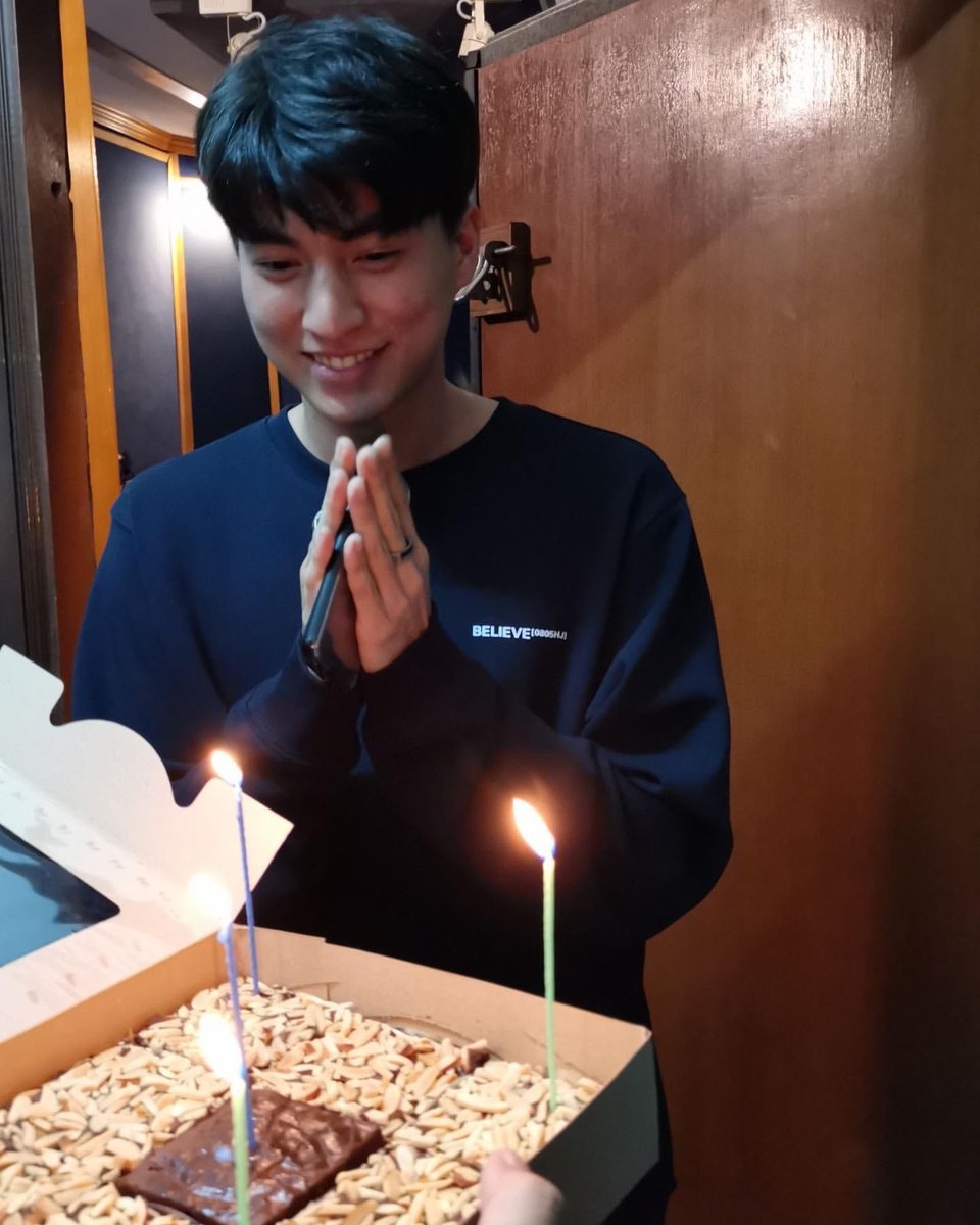 gulf as a baby, but as you scroll down you watch him grow up,; a threadHappy Birthday  @gulfkanawut! ♡  #gulfkanawut