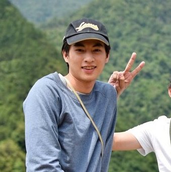 gulf as a baby, but as you scroll down you watch him grow up,; a threadHappy Birthday  @gulfkanawut! ♡  #gulfkanawut