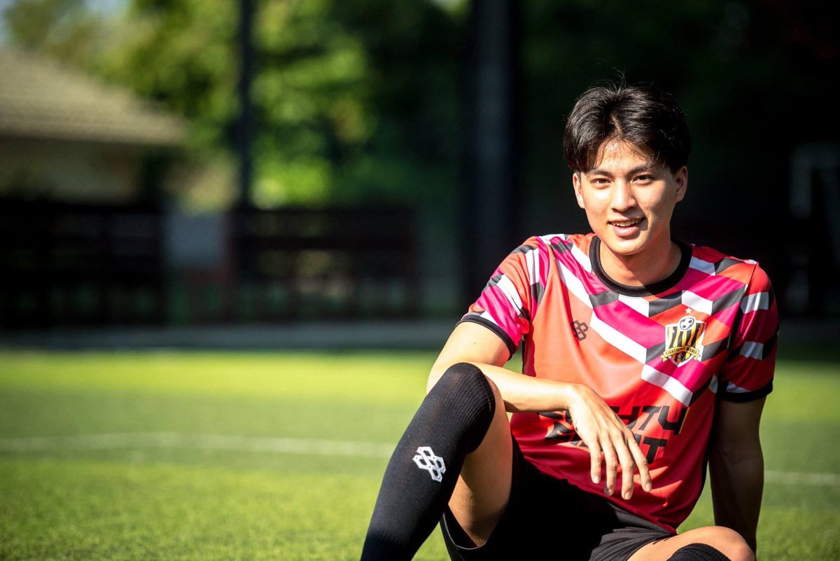 gulf as a baby, but as you scroll down you watch him grow up,; a threadHappy Birthday  @gulfkanawut! ♡  #gulfkanawut