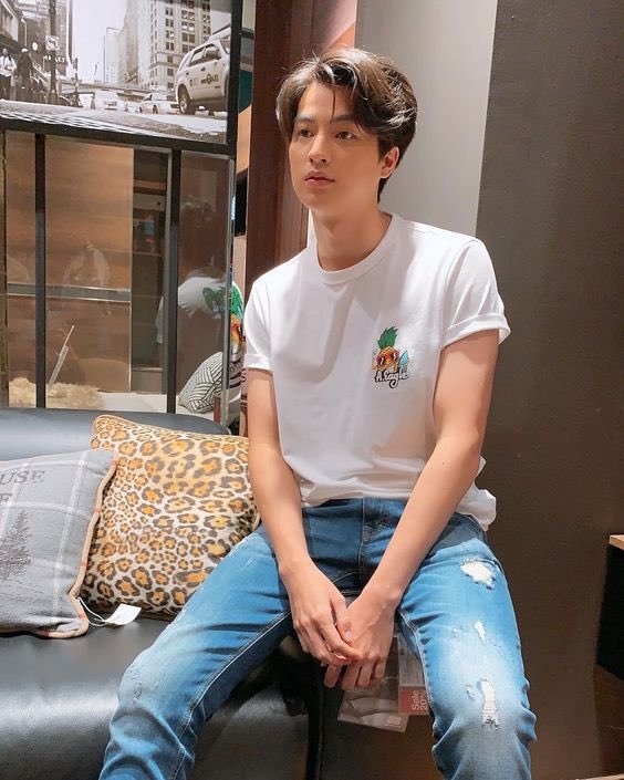 gulf as a baby, but as you scroll down you watch him grow up,; a threadHappy Birthday  @gulfkanawut! ♡  #gulfkanawut