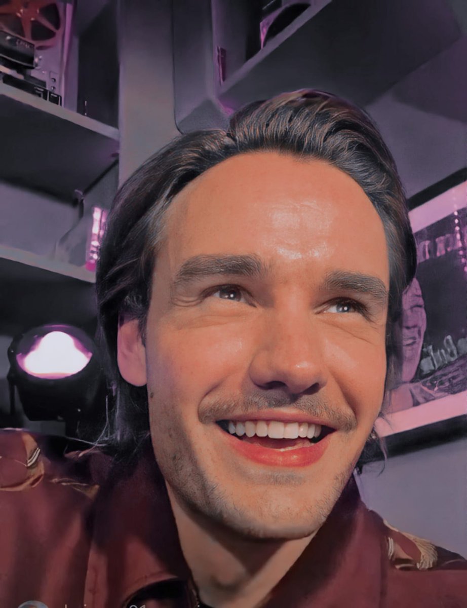 Indra42367109's tweet photo. A mi su simple sonrisa me salvó, por que no podemos hacer nada por el ahora? #LIBERTYFORLIAM https://t.co/hGxb7xlP9j