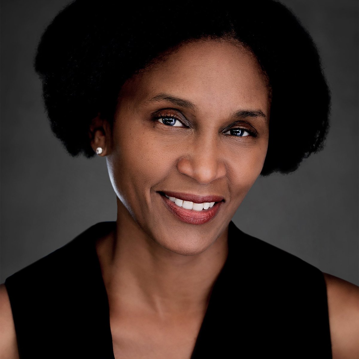 Maxine Cunliffe joins  @LOTRonPrime coming from many London stage and screen roles like Hippolyta (!!!) and Power Rangers Megaforce. It’s really exciting to see all this powerful stage presence coming to the Legendarium.