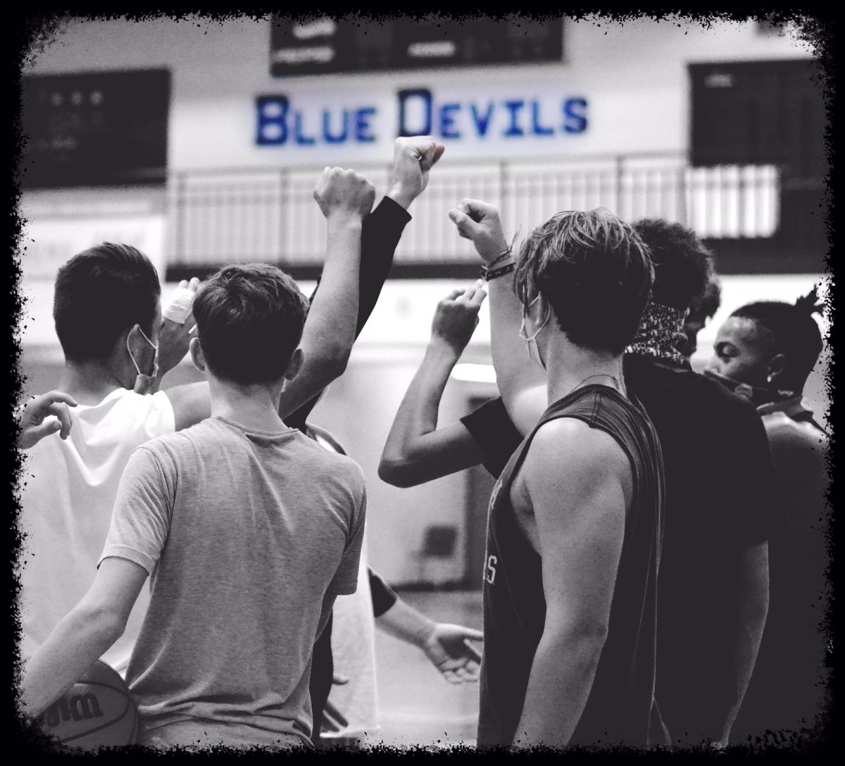 BrevardBball's tweet photo. Control what you can control.
Effort.
Attitude.
Focus.
#riseabovecircumstances
#maskup
#wewanttoplay
#voluntaryworkouts
#outworkyesterday
#outworkeveryone
#brevardbasketball
#brevardbluedevils https://t.co/AEbfRqaidx