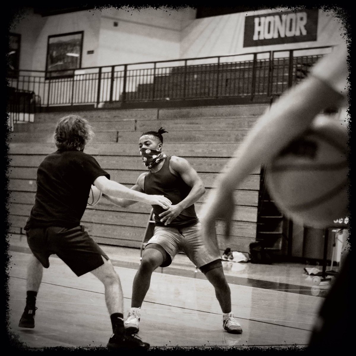BrevardBball's tweet photo. Control what you can control.
Effort.
Attitude.
Focus.
#riseabovecircumstances
#maskup
#wewanttoplay
#voluntaryworkouts
#outworkyesterday
#outworkeveryone
#brevardbasketball
#brevardbluedevils https://t.co/AEbfRqaidx