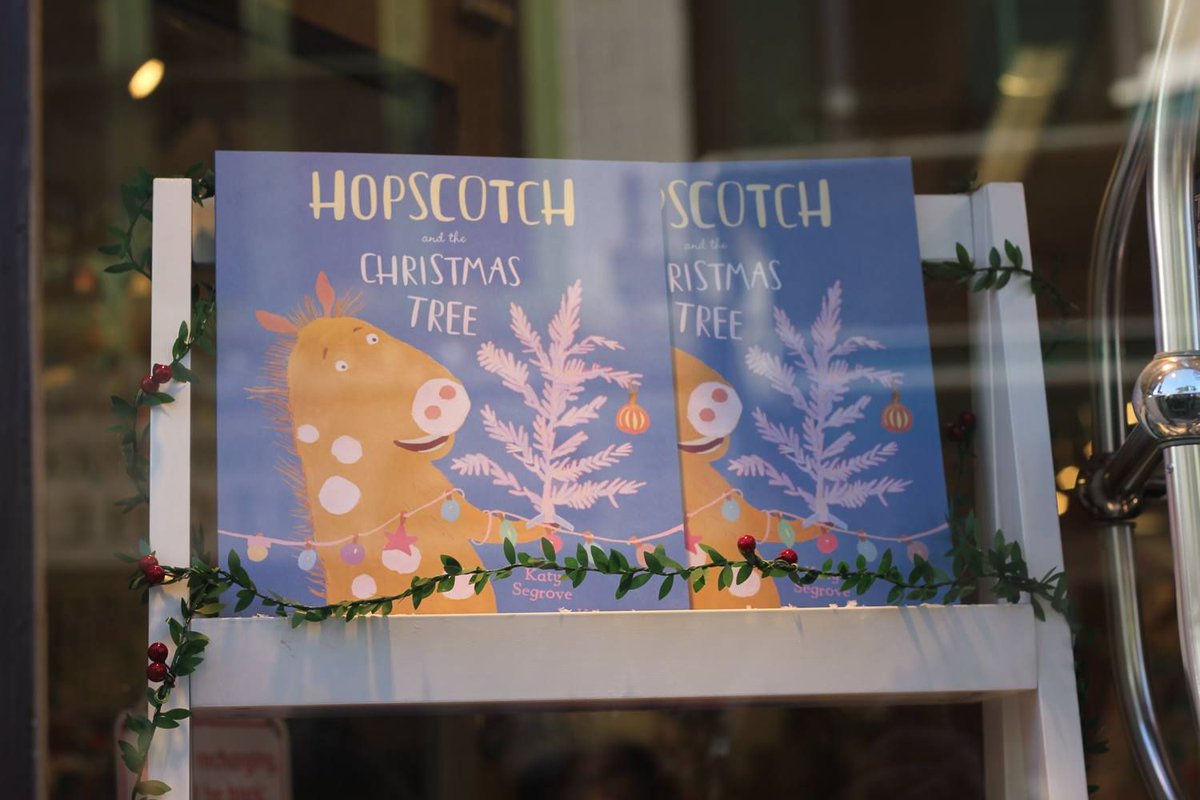TinyTreeBooks's tweet photo. Another Hopscotch themed #ThrowbackThursday!

We loved visiting Brighton for the second launch event for Hopscotch and the Christmas Tree 🎄 

Who's enjoying this wonderful winter story with @HappyGoHpscotch and friends! https://t.co/Eofl2EwtGo