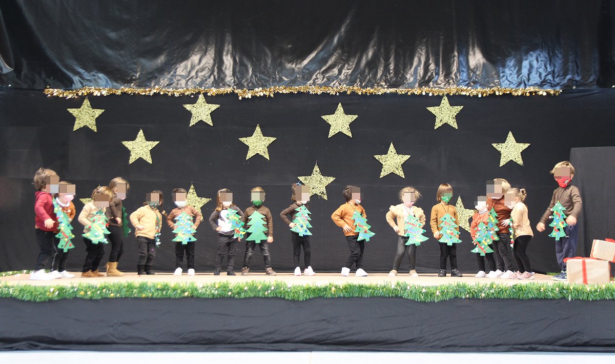 LiceoEuropeo's tweet photo. ¡Abajo el telón!

Damos por finalizado nuestro #FestivalDeNavidad, este año algo diferente, pero no por ello menos especial. Con mucho cariño, estamos preparando una sorpresa para todos vosotros 🎁

#InternationalNurserySchool https://t.co/O9vltVAFPx