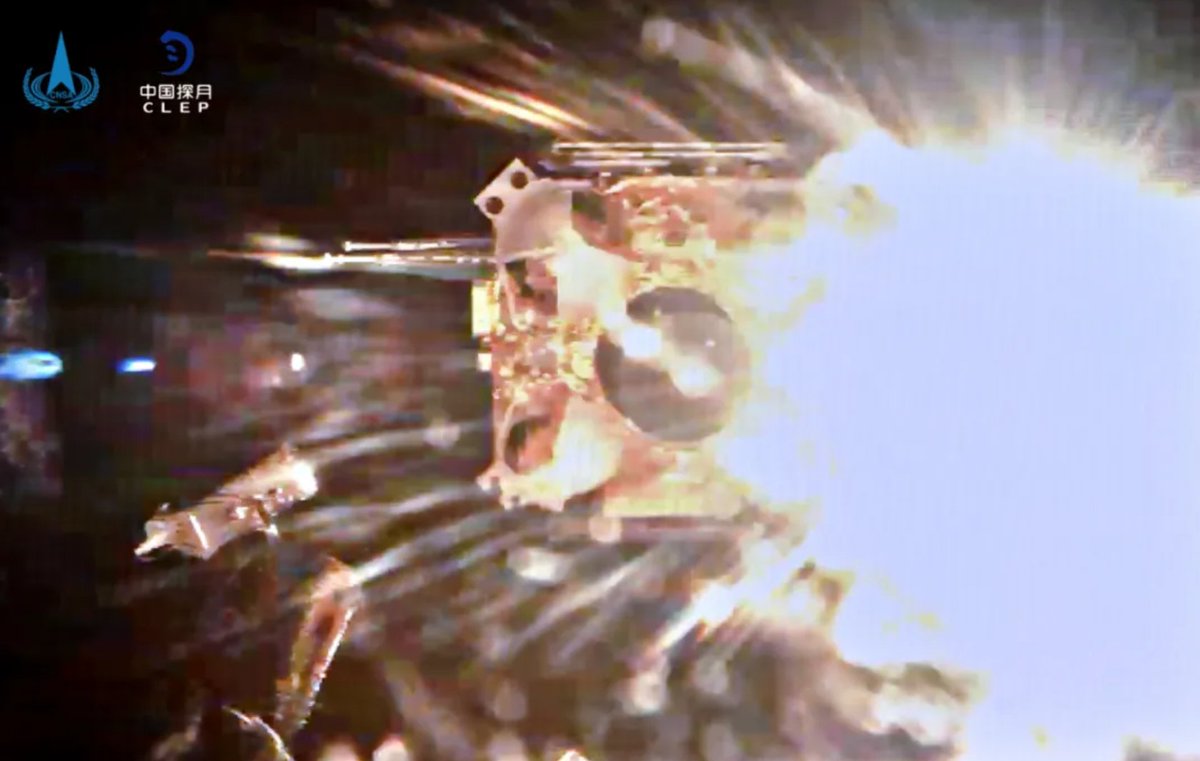 AJ_FI's tweet photo. WOW! Moment of ignition of the Chang'e-5 ascent vehicle https://t.co/e3VJM5qiGu