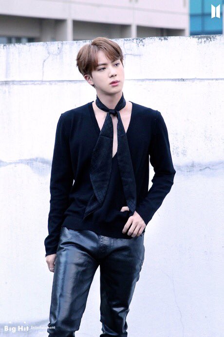 taesrightthumb's tweet photo. happy birthday to the one and only kim seokjin! continue to be happy and healthy always! love you💜 #OurSparklingGemJin #BrightestDiamondJin #HappyBirthdayJin #HAPPYJINDAY https://t.co/SX9ycIQCV5