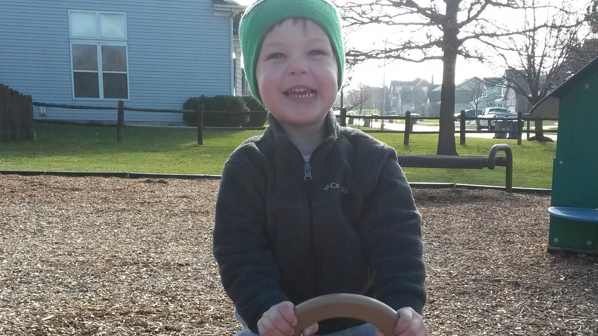 Edison enjoyed his visit to Elgin for Thanksgiving last week. He loves the park, any park. 💖🏞️