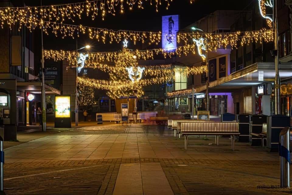 Our new cover photo for December, which will be used on our Facebook page & group and on Twitter, is this festive scene from @mikebatson5d.

#Christmas  #ChristmasTree #SouthendChristmasTree #SouthendChristmasLights #SouthendHighStreet #Southend #SouthendOnSea #Essex