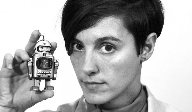 #Littérature | Les nouveaux auteurs des #Balkans (4/5) • Le mur de Berlin tombe, de nouveaux héros remplacent les anciens. Comment passe-t-on de Iouri Gagarine à Kurt Cobain? La Bulgare Elitza Gueorguieva nous le montre dans son premier roman. Entretien. courrierdesbalkans.fr/Litterature-gr…