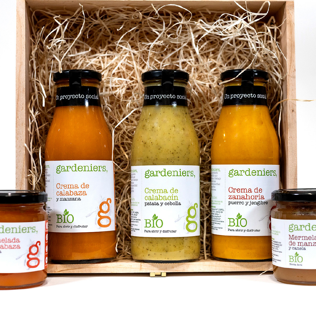 Gardeniers1's tweet photo. Gardeniers ofrece a empresas y particulares la venta de lotes y cestas solidarias con productos ecológicos, naturales y de alta calidad, elaborados en nuestro Obrador de Conservas Ecológicos.

https://t.co/yWpJrDuf3X https://t.co/VkAOqudc8K