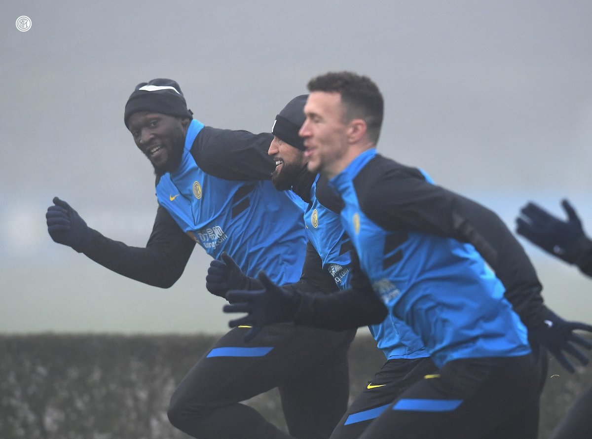 Inter's tweet photo. 📸 | ALLENAMENTO

Le foto della seduta odierna dei nerazzurri in vista di #InterBologna 💪

👉 https://t.co/CKD13rX5wt

Powered by @Lenovo @lenovoitalia #InterXLenovo https://t.co/KB9HZtCN3f