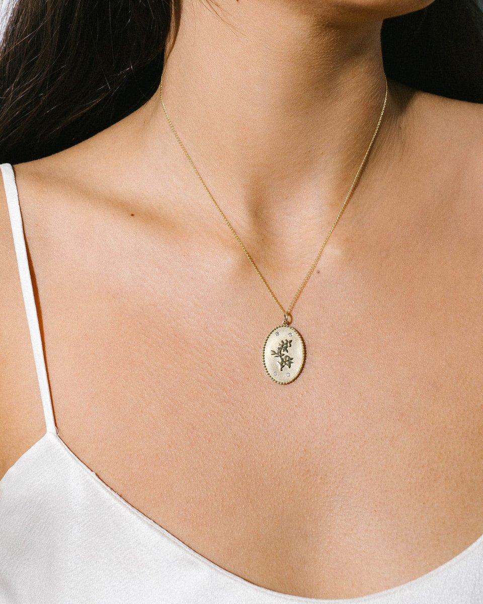 HoltRenfrew's tweet image. For the sustainably-minded among us—or for those who just want a meaningful gift—this holiday gifting round-up has something for you and everyone on your list. Click to read and shop! #HProject #SustainablyMade #BehindtheScenes &amp;gt; bit.ly/39BKwxQ