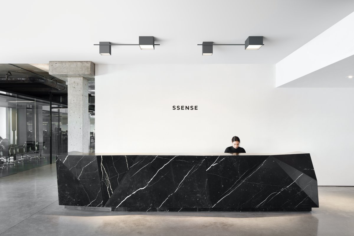 LEnvironments's tweet photo. Light, architecture and sculptural form come together with @VibiaLight's newest addition, #Structural. No matter where you place it, the light is simply magical.
#FormAndFunction #LightingDesign #Lighting #InteriorDesign #Architecture #Timeless #DesignEnvy #LightingEnvironments https://t.co/YBxCbLQ02n