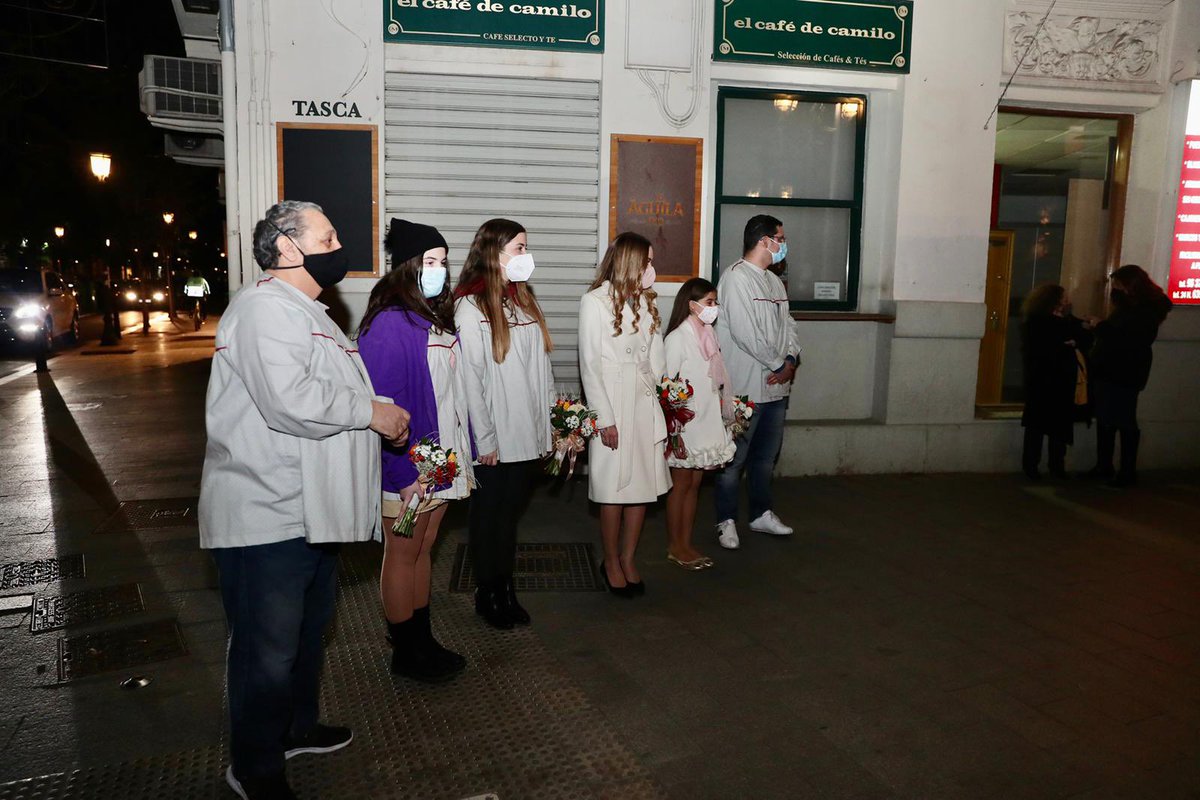 JCF_Valencia's tweet image. 🎄💫 Els carrers dels barris i els pobles de #València s'il·luminen amb l’arribada del #NadalVLC. ✨ No hem volgut faltar a la cita de la @RealFalla, que ha estrenat hui la seua il·luminació nadalenca. 💡🙌 #Falles21